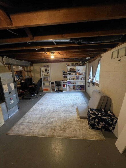Building Photo - 302 Douglass Ave
