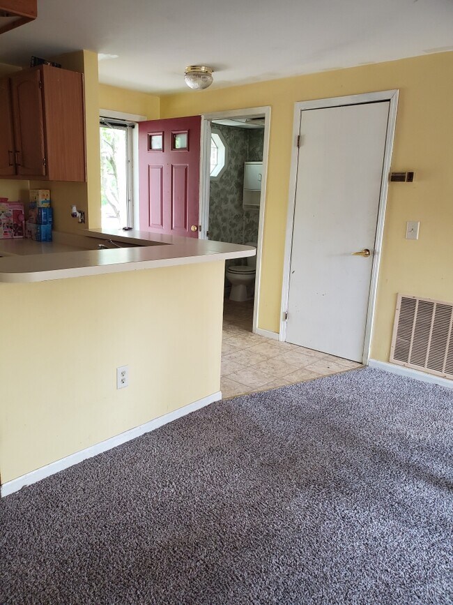 Primary Photo - 8 Palmer Ct