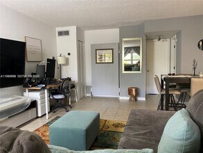 Building Photo - 1425 Arthur St