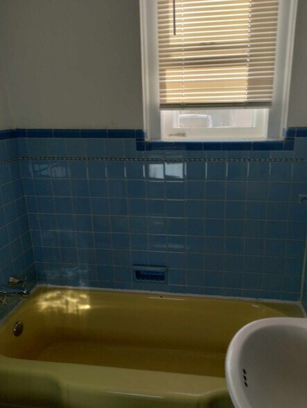 Building Photo - 1527 Jackson St