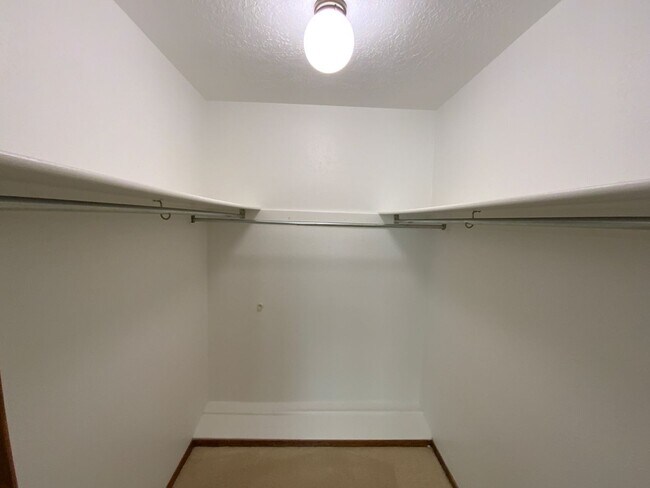 Building Photo - 3 Bedroom Single Story Home Available Near...