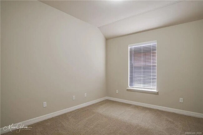 Building Photo - Gated Community close to LSUS