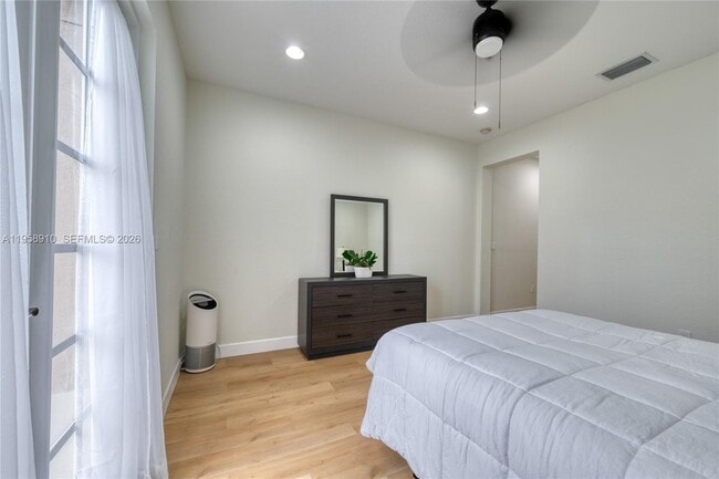 Building Photo - 430 SW 147th Ave