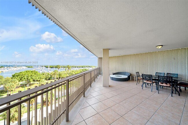 Building Photo - 2901 S Bayshore Dr
