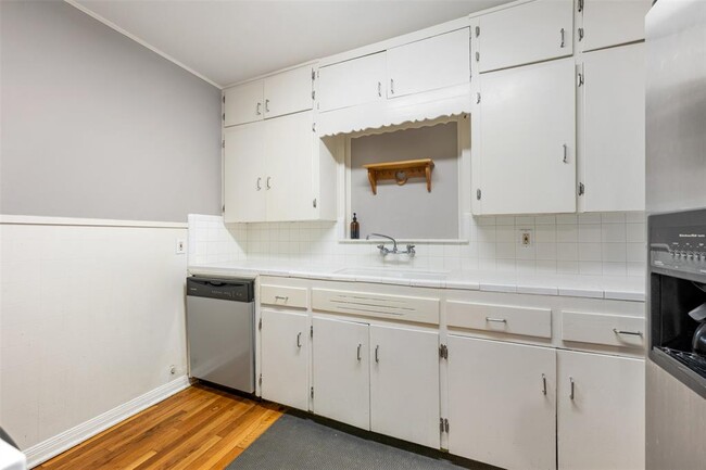 Building Photo - 2605 W 49th St