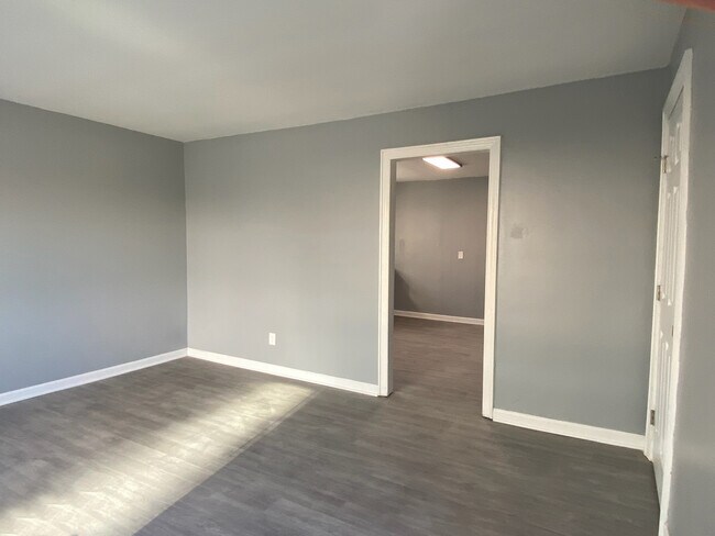 Building Photo - 306 Clifton Ave