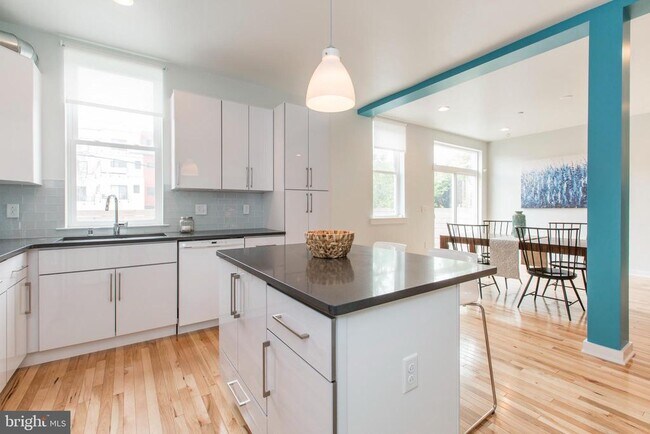 Building Photo - 3039 Baltz St