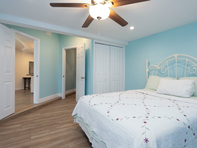 Building Photo - Living Across from Sarasota Bay 3BR/2.5BA Home Minutes to Downtown – Yardwork Included