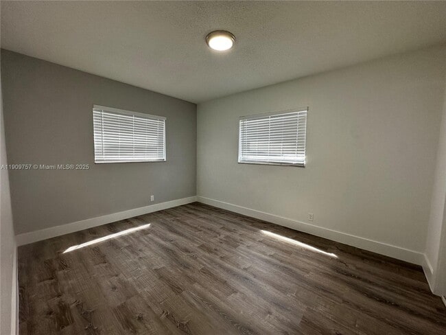 Building Photo - 3616 NE 11th Ave