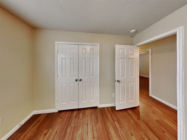 Building Photo - 3930 Hawthorn Glen Ct