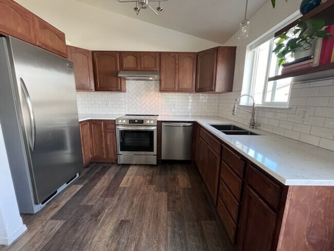 Building Photo - Beautiful 3 bedroom 2 bath home in Post Falls.