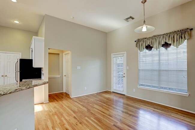 Building Photo - 9907 Kemp Forest Dr