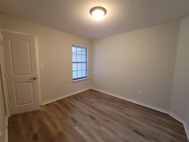 Building Photo - 3 BR/2BA | Single Family Home with large lot | 2-Car Garage | Large fenced backyard