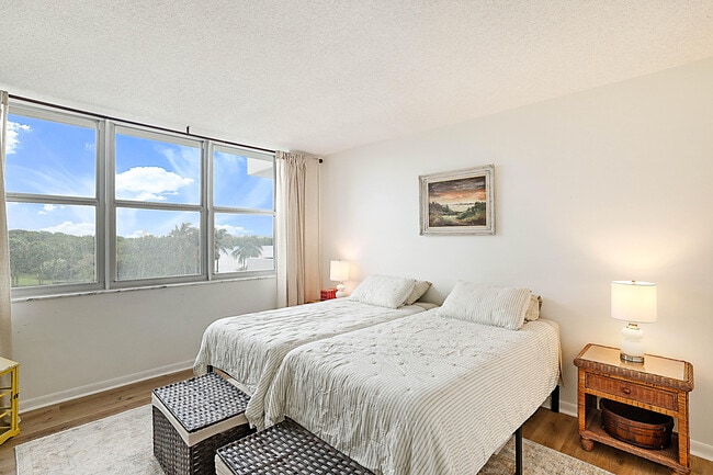 Building Photo - 2121 N Ocean Blvd