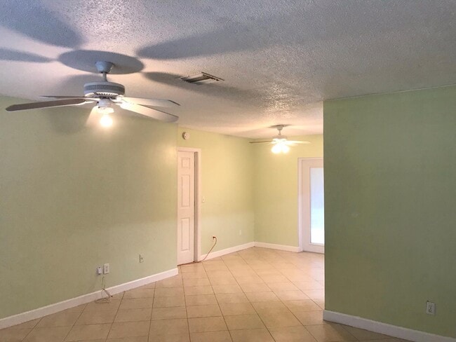 Building Photo - 332 NE Cullman Ct