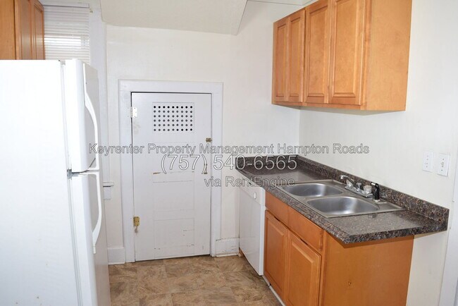 Building Photo - 857 W 41st St