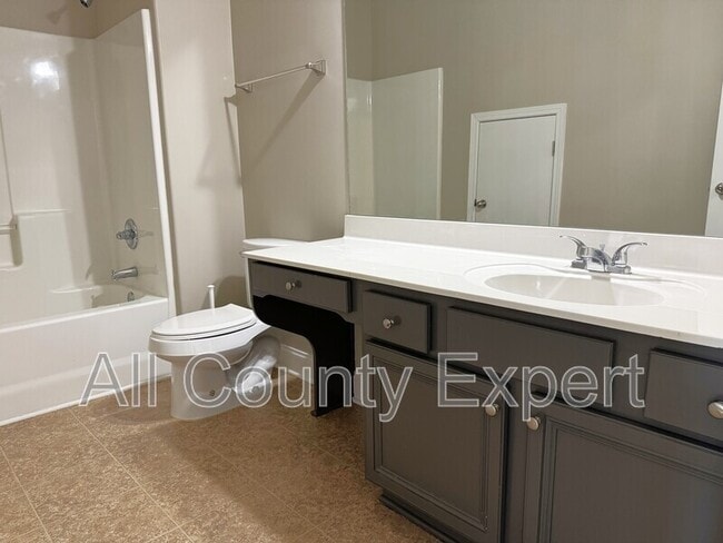 Building Photo - 4215 Hopewell Manor Dr