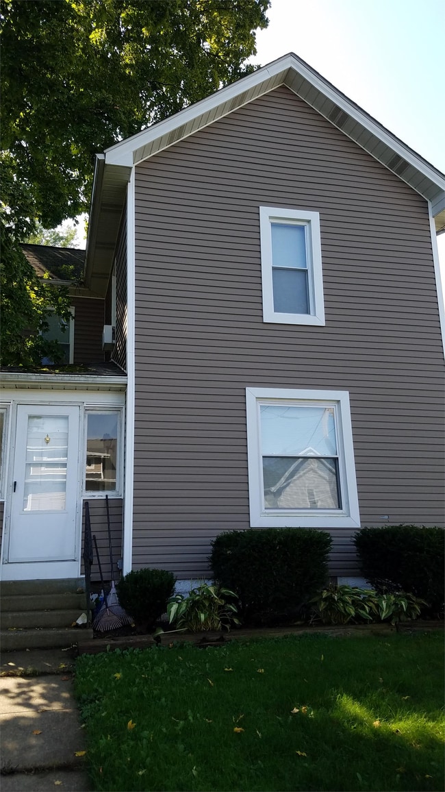 Building Photo - 412 Park St