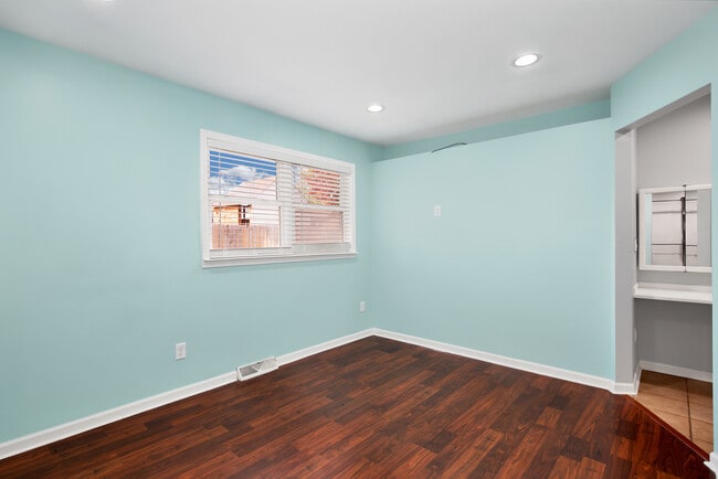 Building Photo - 1013 Stonegate Rd