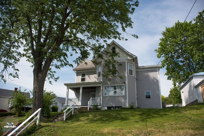 Building Photo - 4 Bed 1.5 Bath Single Family Home for Rent