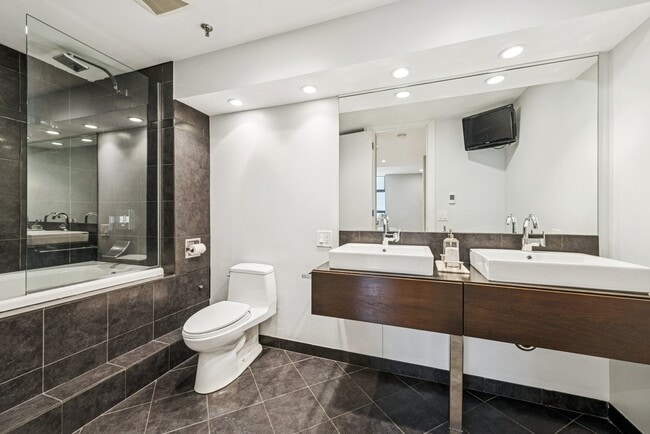 Building Photo - 680 N Lake Shore Dr