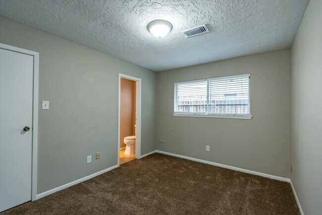 Building Photo - 20515 Broadsky Dr