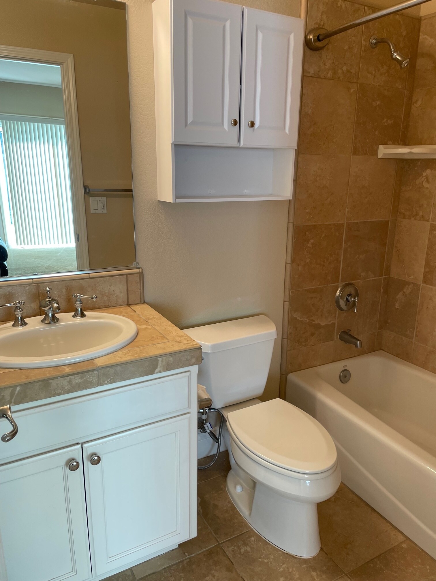 Full bathroom - 4313 Kentwood Ln