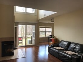Building Photo - 32B Foxboro Ct