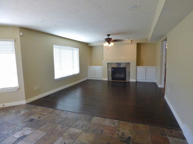 Building Photo - 15443 Falcon Ridge Dr