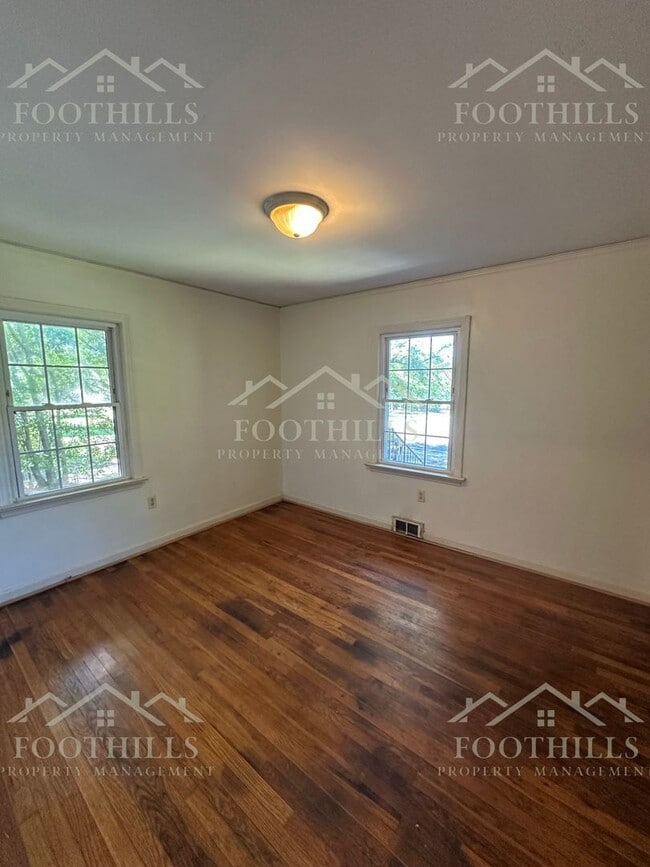Building Photo - 2 Bedroom Duplex off Concord Rd