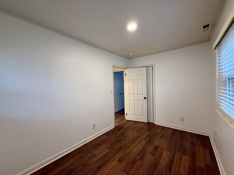 Building Photo - 622 Northview Ave