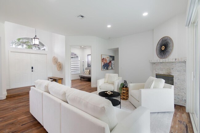 Building Photo - 13590 Jonquil Pl