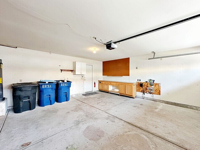 Building Photo - REMODELED 3 BEDROOM HOME IN SOUTH SHORES