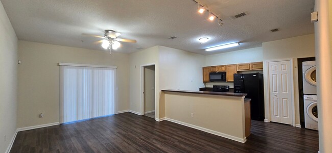Building Photo - Willow Ridge - Ground Level Condo
