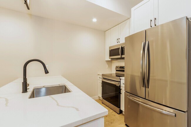 Building Photo - 2218 N Franklin St