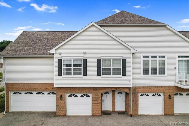 Building Photo - 538 Olde English Cir