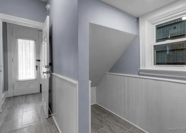 Building Photo - 378 Breckenridge St