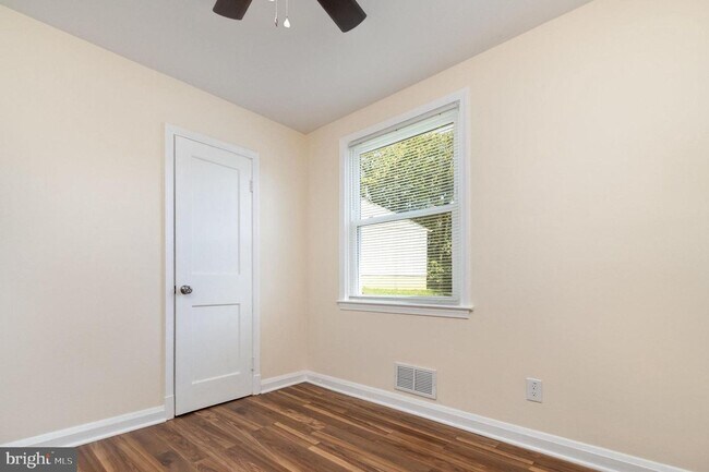 Building Photo - Renovated Rancher for rent in Rosedale!