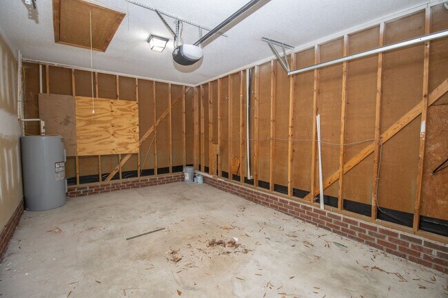 Building Photo - Spacious 3BR/2BA Home Near Fort Jackson & VA Hospital *Military Discount Offered!