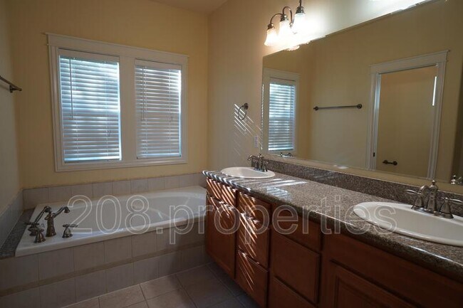 Building Photo - 871 N Grey Pebble Way