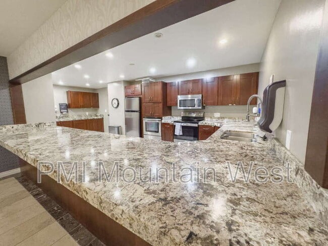 Building Photo - 171 E 3rd Ave