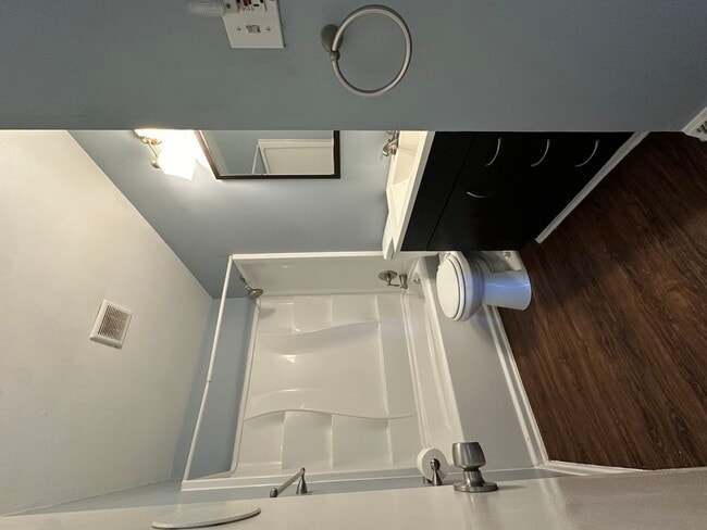 Building Photo - 315 E Rose St