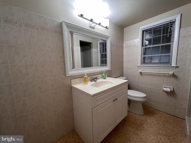 Building Photo - 9104 Hamilton Dr