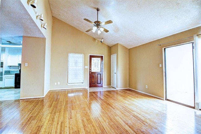 Building Photo - 6615 Briar Terrace Dr