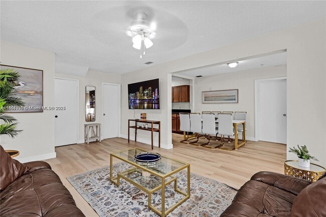 Building Photo - 927 SW 15th Ave