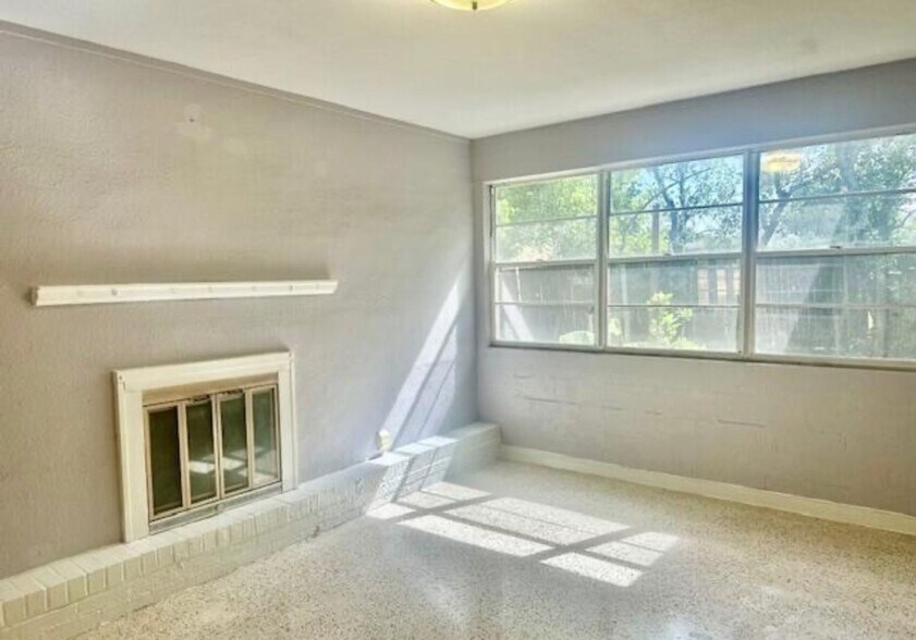 Building Photo - 664 8th St