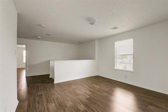 Building Photo - 834 Sweet Flower Dr