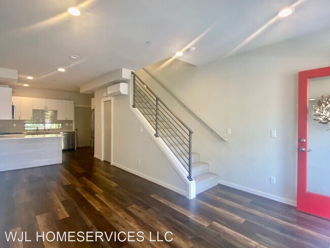 Building Photo - 2 br, 1.5 bath House - 521 NW 70th St