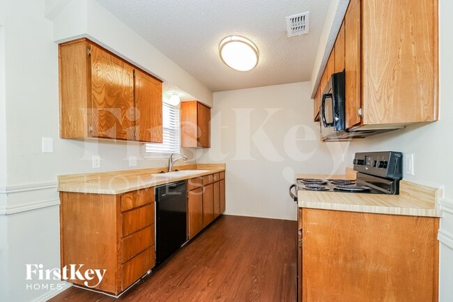 Building Photo - 1120 Andrew St