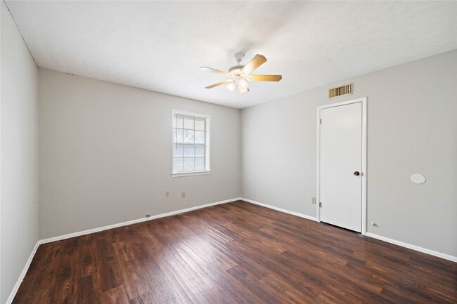 Building Photo - 2729 Main St